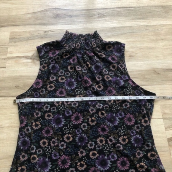 Elegant Floral High-Neck Tank Top - Purple and Black - Picture 5 of 7